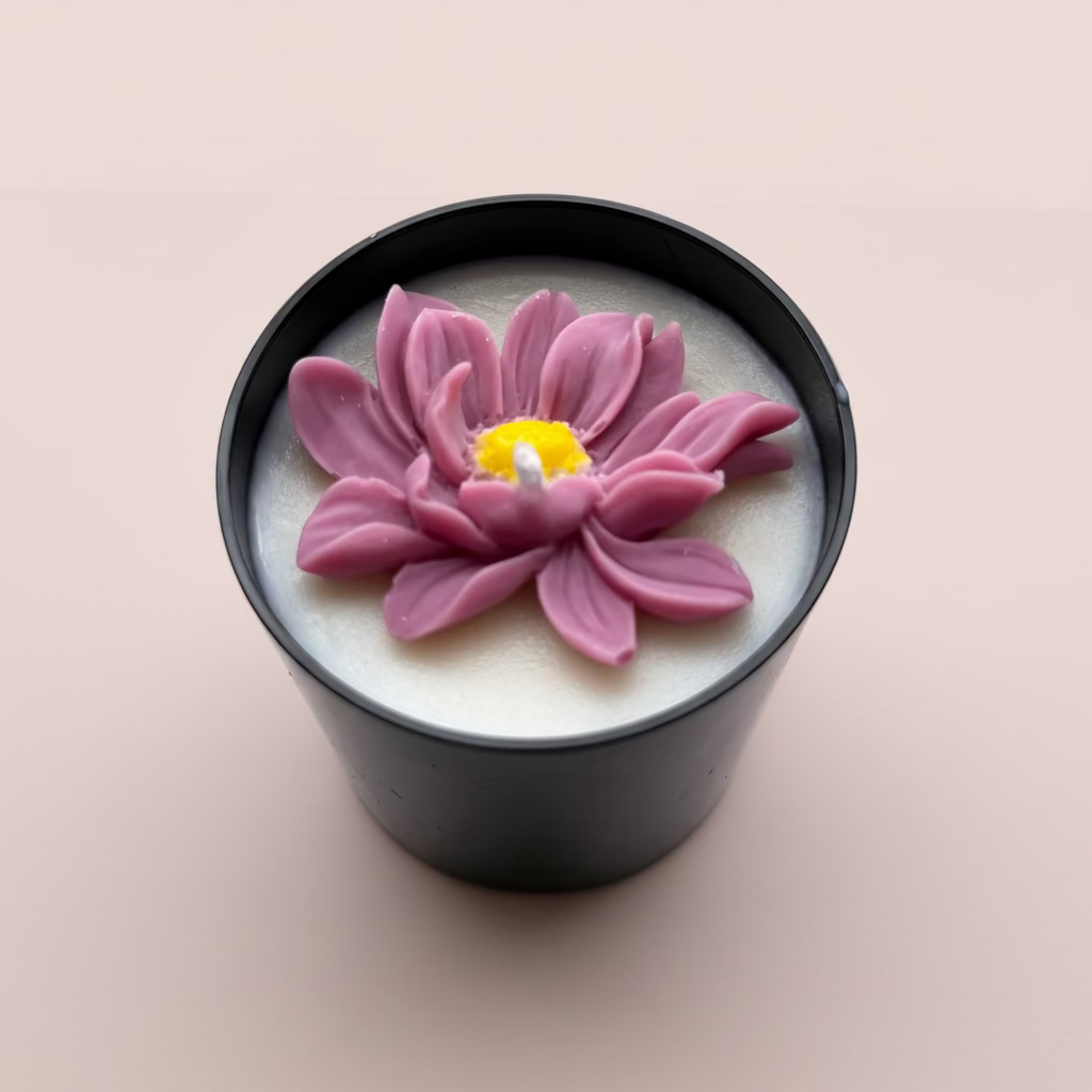 Kerze Lotusblüte - Handgefertigte Lotusblütenkerze aus Sojawachs I Manufaktur Wohlleben