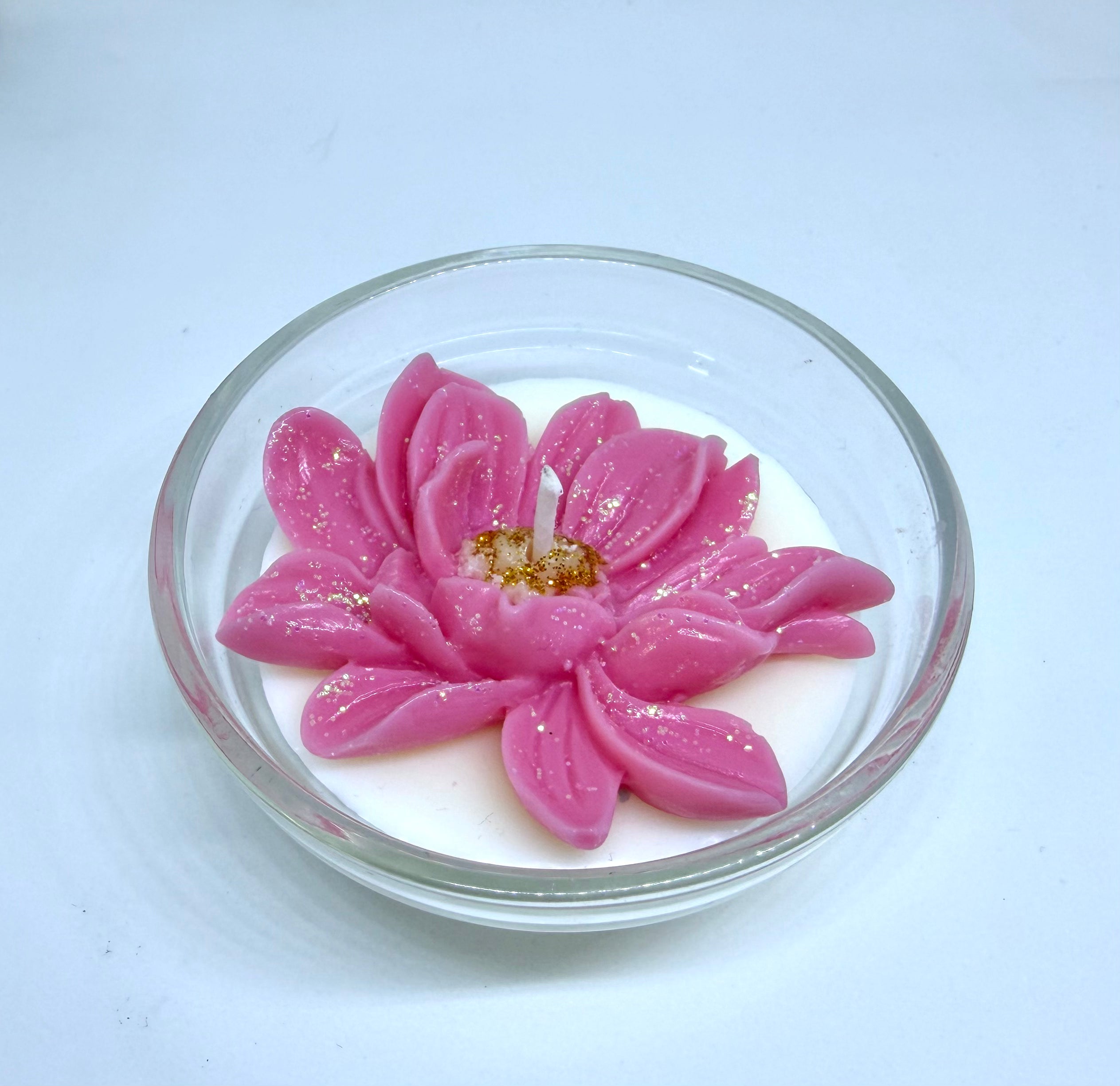 Kerze Lotusblüte mini - Handgefertigte Blumenkerze im Glas aus Sojawachs in Pink I Manufaktur Wohlleben
