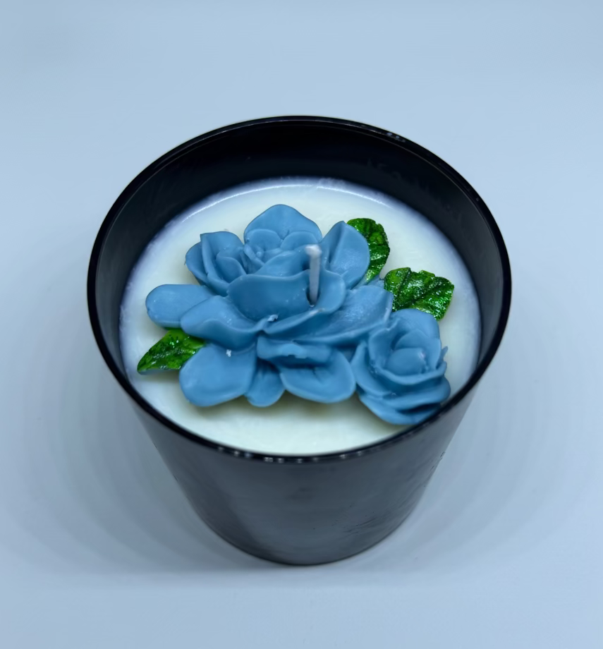 Kerze Rosenblüte - Handgefertigte Rosenkerze aus Sojawachs I Manufaktur Wohlleben